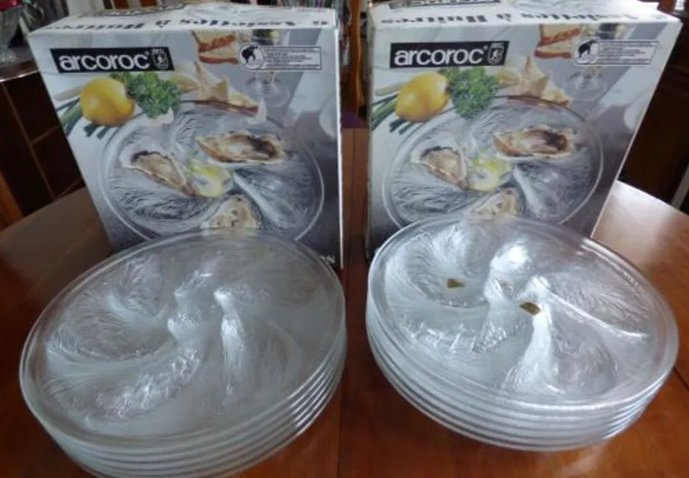 Lot de 12 assiettes à huitres vintages années 70 Arcoroc