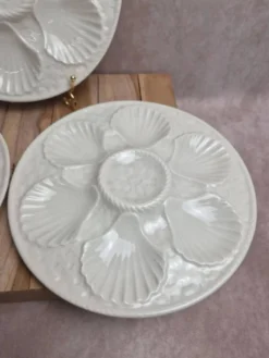 Lot de 3 assiettes à huîtres / coquillages Chantilly France – blanc craquelé
