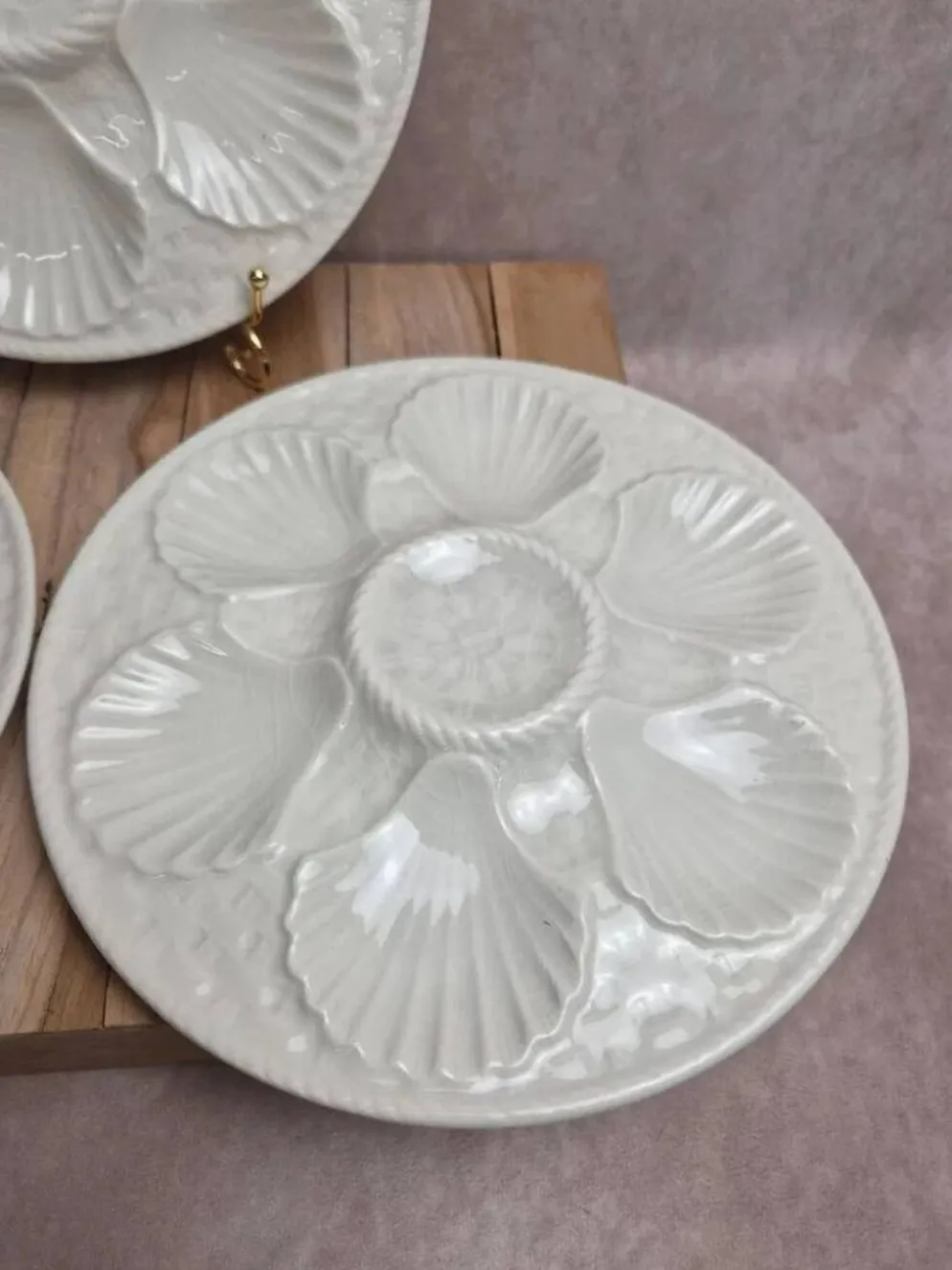 Lot de 3 assiettes à huîtres / coquillages Chantilly France – blanc craquelé