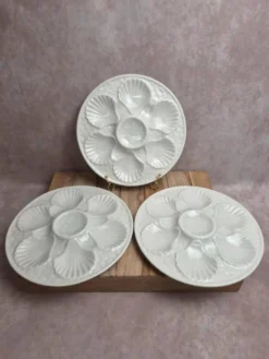 Lot de 3 assiettes à huîtres / coquillages Chantilly France – blanc craquelé