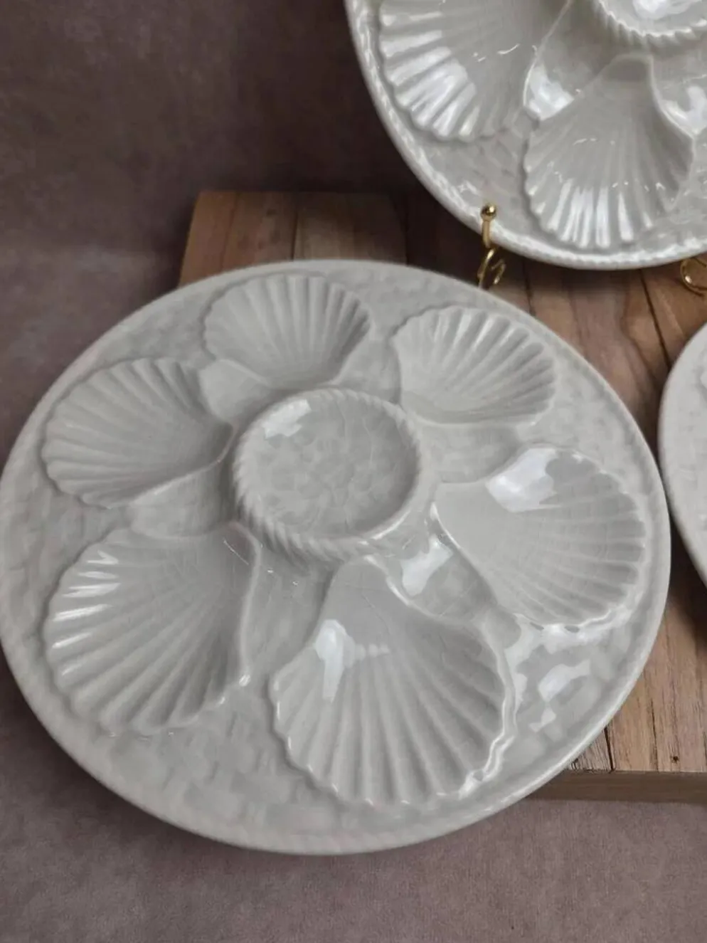 Lot de 3 assiettes à huîtres / coquillages Chantilly France – blanc craquelé