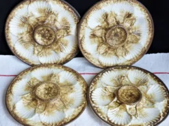 Lot de 2 assiettes à huîtres Longchamp, assiettes vintage à coquillage.
