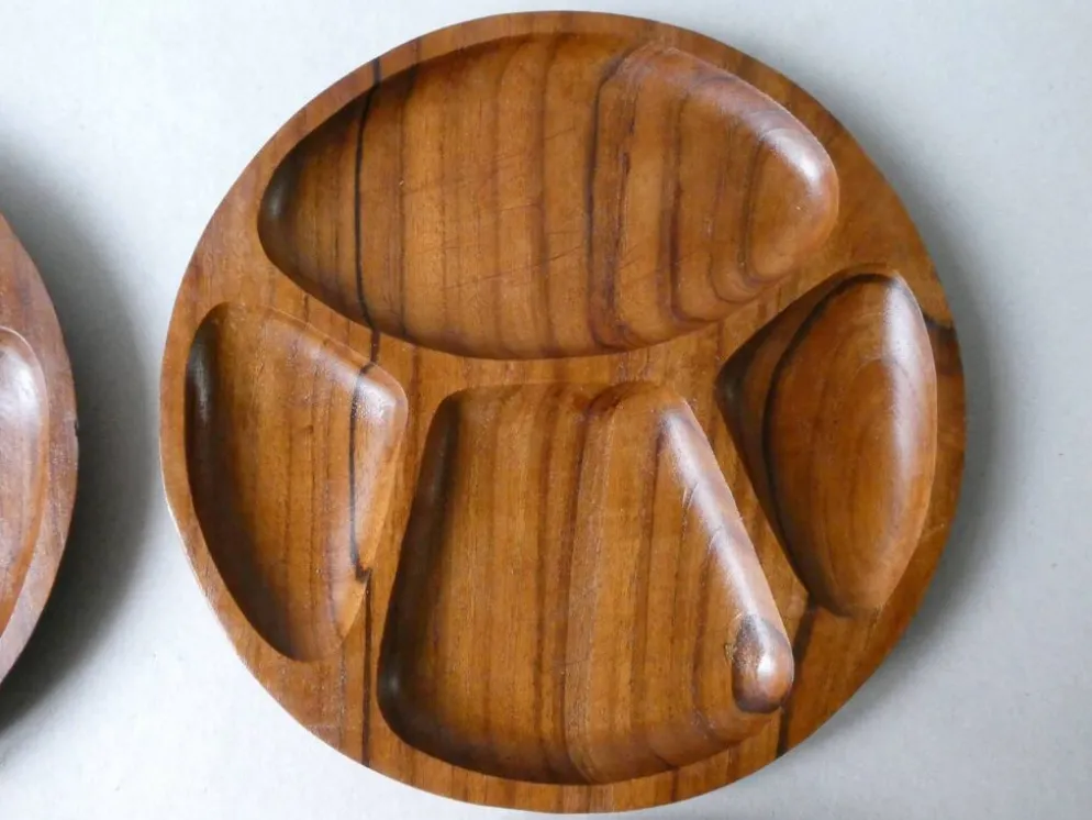 Lot de 4 assiettes ou plats de service en teck, années 70-80