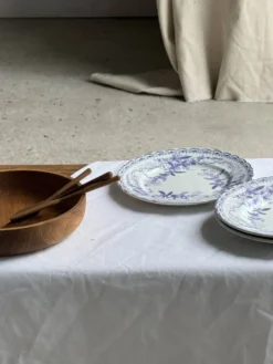 Lot de 5 assiettes plates en faïence à décor floral couleur lavande H2 D22