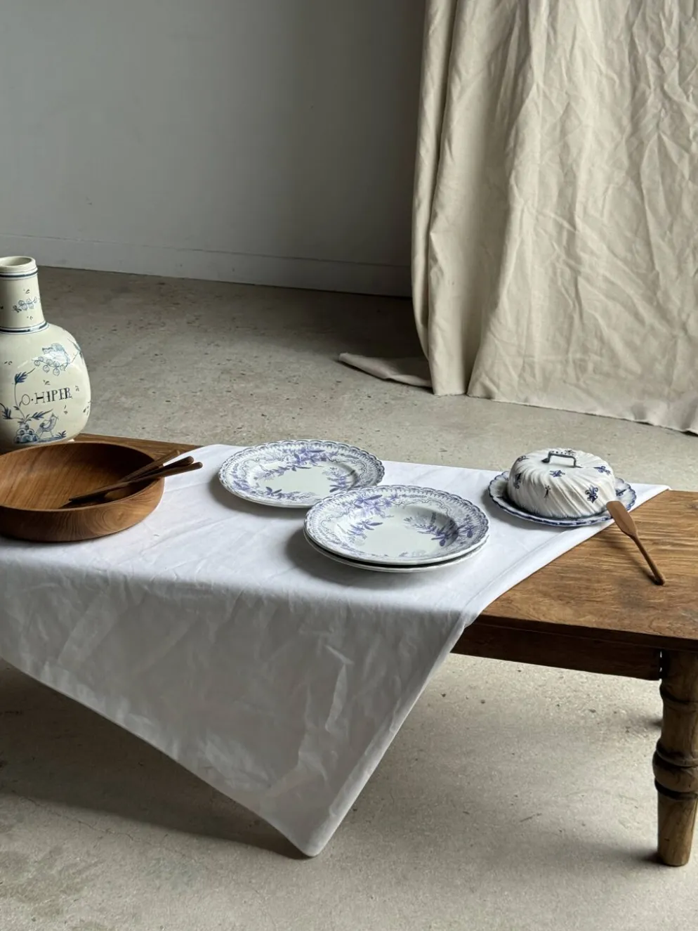 Lot de 5 assiettes plates en faïence à décor floral couleur lavande H2 D22