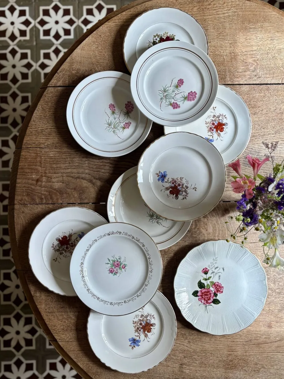 Lot de 10 assiettes plates vintage dépareillées (L16)