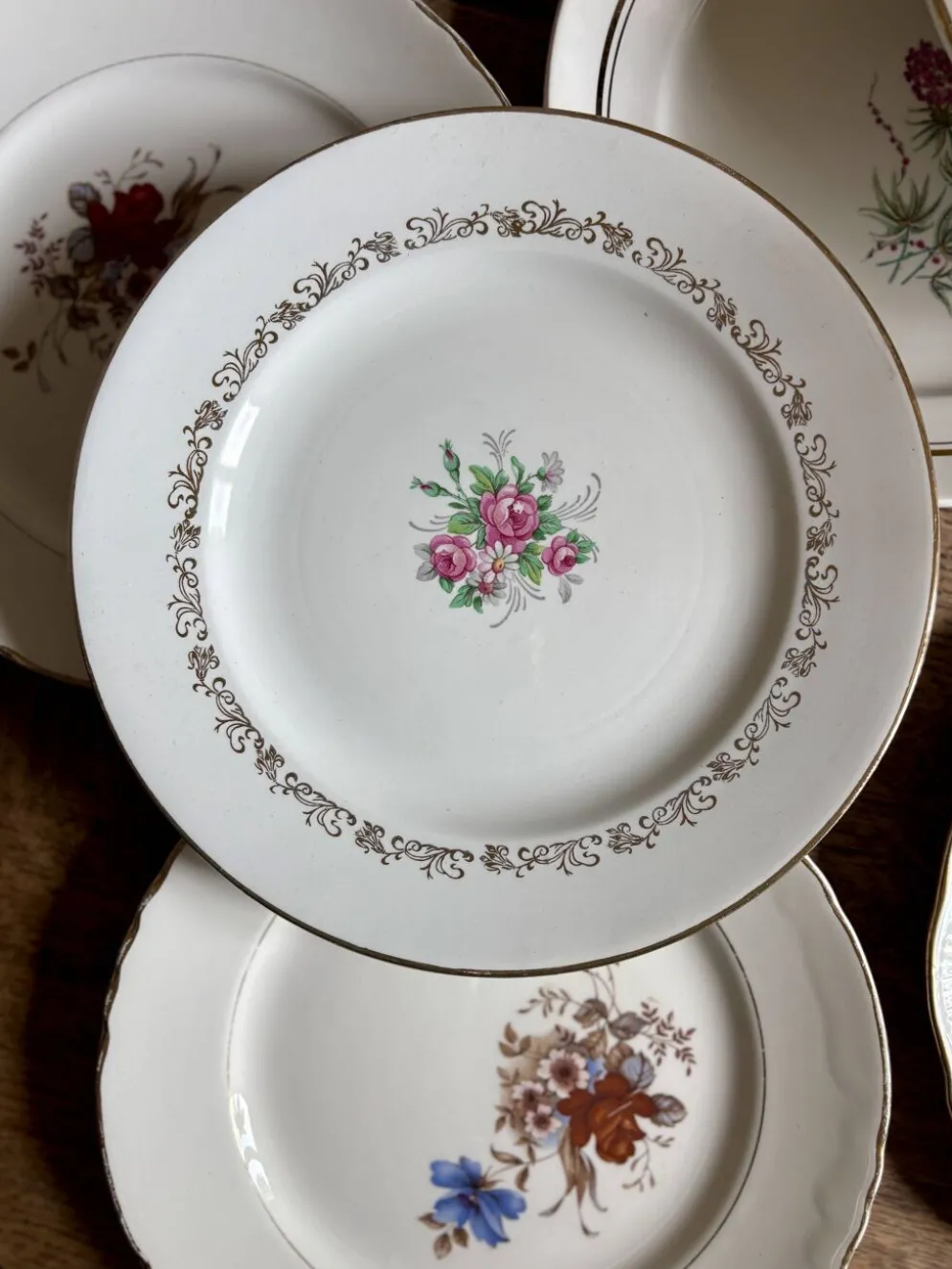 Lot de 10 assiettes plates vintage dépareillées (L16)
