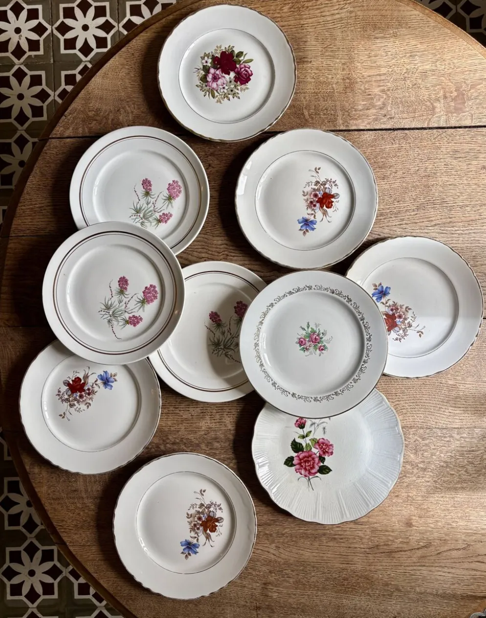 Lot de 10 assiettes plates vintage dépareillées (L16)