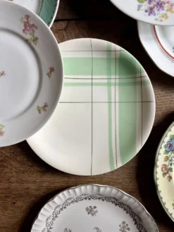 Lot de 12 assiettes plates vintage dépareillées