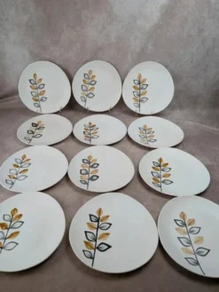 Lot de 12 assiettes plates vintage Niderviller – années 70 – style Capron Vallauris