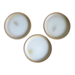 Lot de 3 assietts à dessert en grès à bord relevé