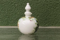 Lot de 3 bonbonnières fleuries en porcelaine de Paris