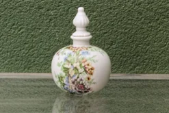 Lot de 3 bonbonnières fleuries en porcelaine de Paris