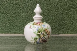 Lot de 3 bonbonnières fleuries en porcelaine de Paris