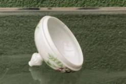 Lot de 3 bonbonnières fleuries en porcelaine de Paris