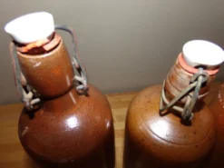 Lot de 3 bouteilles en grès marron