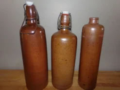 Lot de 3 bouteilles en grès marron