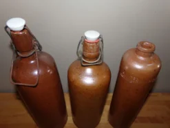 Lot de 3 bouteilles en grès marron