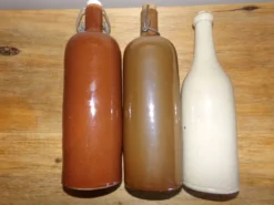Lot de 3 bouteilles en grès vernissé