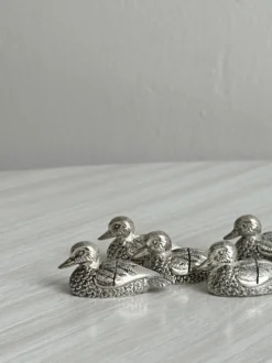 Lot de 6 canards en métal argenté, porte-noms et porte-couteaux