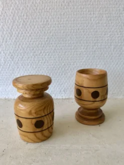Lot de 2 coquetiers en bois