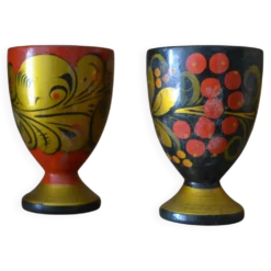 Lot de 2 coquetiers en bois à motifs