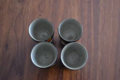 Lot de 4 coquetiers en bois peint