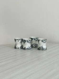 Lot de 4 coquetiers en faïence ancienne