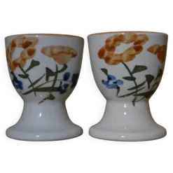 Lot de 2 coquetiers à motif floral.