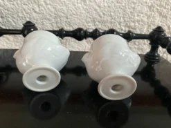 Lotde 2 coquetiers « poule» en porcelaine
