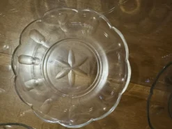 Lot de 8 coupelles en cristal à décor floral, France début XX e s