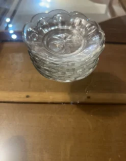 Lot de 8 coupelles en cristal à décor floral, France début XX e s