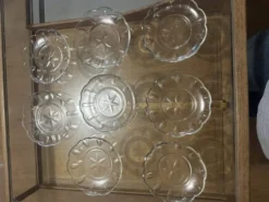 Lot de 8 coupelles en cristal à décor floral, France début XX e s