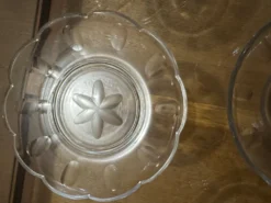 Lot de 8 coupelles en cristal à décor floral, France début XX e s