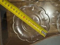 Lot de 8 coupelles en cristal à décor floral, France début XX e s