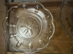 Lot de 8 coupelles en cristal à décor floral, France début XX e s