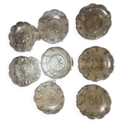 Lot de 8 coupelles en cristal à décor floral, France début XX e s