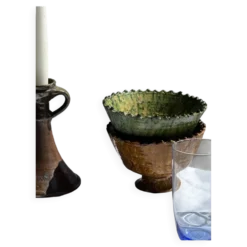 Lot de 2 coupes artisanales sur pied en terre cuite vernissée verte et brun