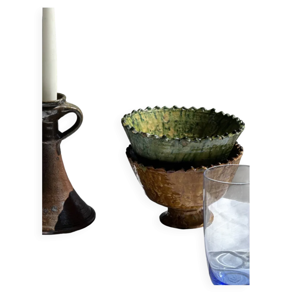 Lot de 2 coupes artisanales sur pied en terre cuite vernissée verte et brun