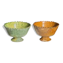 Lot de 2 coupes artisanales sur pied en terre cuite vernissée verte et brun