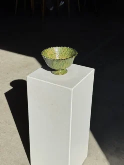 Lot de 2 coupes artisanales sur pied en terre cuite vernissée verte et brun