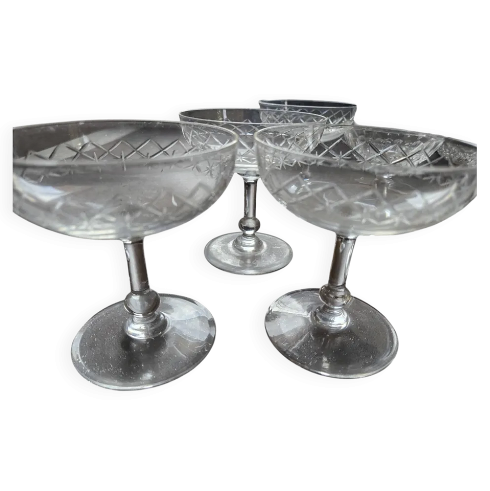 Lot de 13 coupes à champagne vintage en verre taillé / bistrot