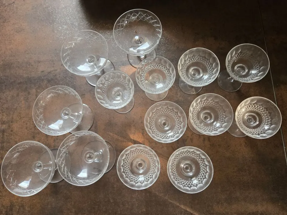 Lot de 13 coupes à champagne vintage en verre taillé / bistrot
