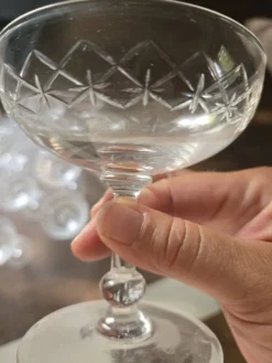 Lot de 13 coupes à champagne vintage en verre taillé / bistrot