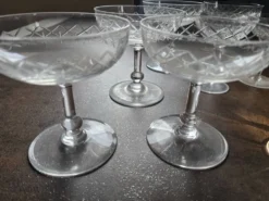 Lot de 13 coupes à champagne vintage en verre taillé / bistrot