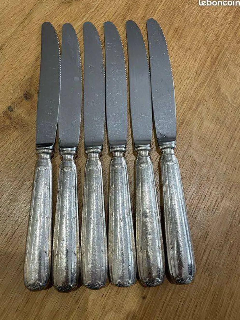 Lot de 6 couteaux en métal argenté 260382