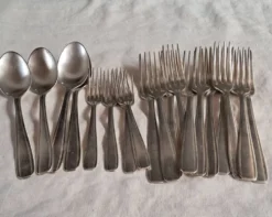 Lot de 19 couverts anciens en métal argenté Ercuis - Style Art Déco /