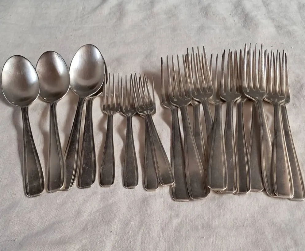 Lot de 19 couverts anciens en métal argenté Ercuis - Style Art Déco /