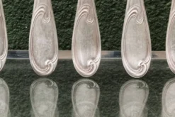 Lot de 12 couverts Ercuis en métal argenté, époque Art nouveau