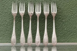 Lot de 12 couverts Ercuis en métal argenté, époque Art nouveau